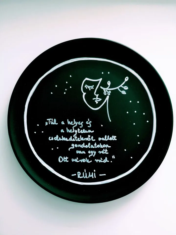 Rúmi tányér (fekete)