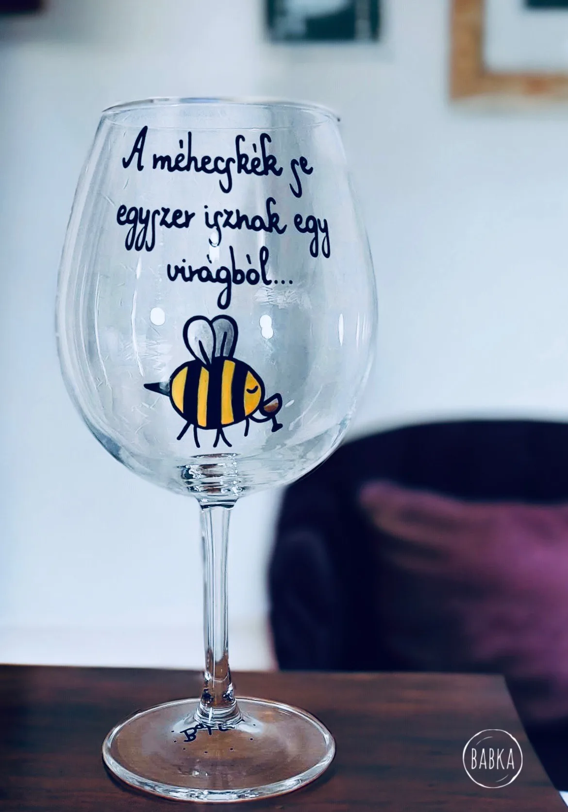 Boros (méhecske) (A méhecskék se egyszer isznak egy virágból.)