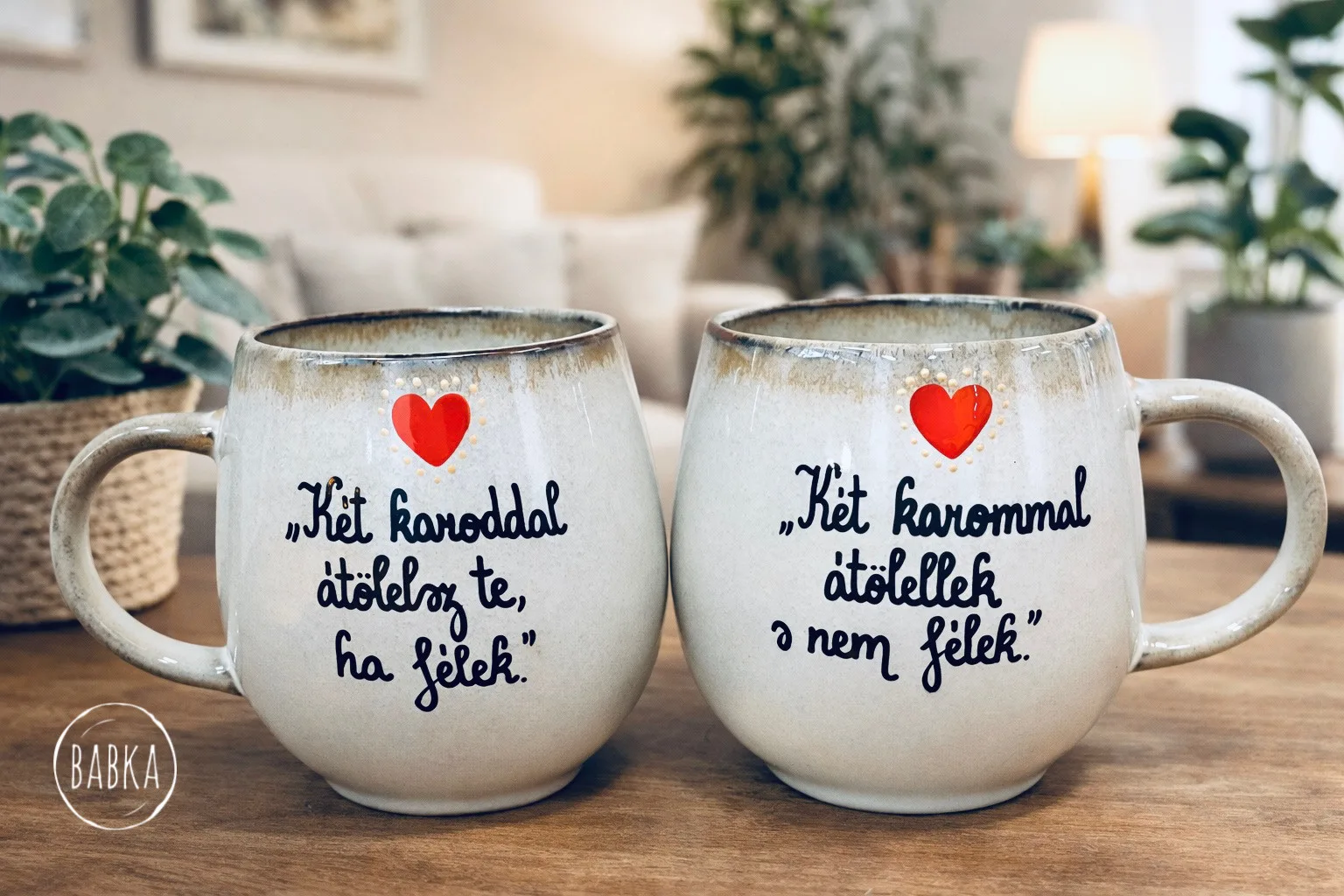 Páros bögre (Két karoddal átölelsz te ha félek. Két karommal átölellek s nem félek) (Radnóti)