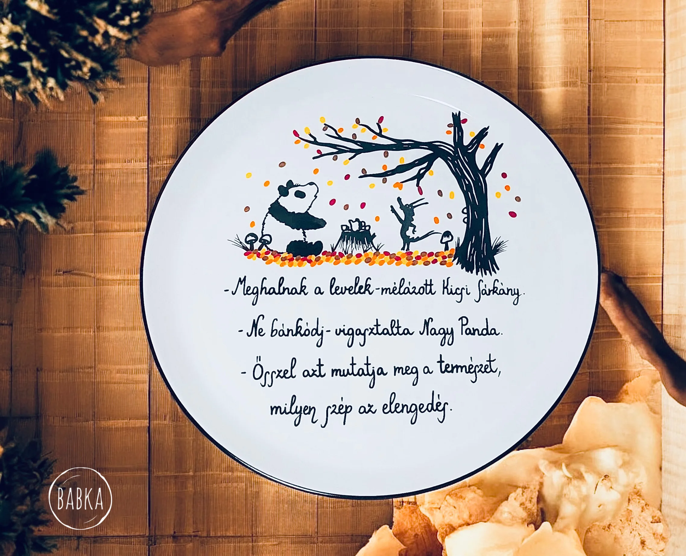 Nagy Panda és Kicsi Sárkány  (elengedés) "-Meghalnak a levelek - mélázott a Kicsi Sárkány. -Ne bánkódj - vigasztalta Nagy Panda. -Ősszel azt mutatja meg a természet, milyen szép az elengedés ."