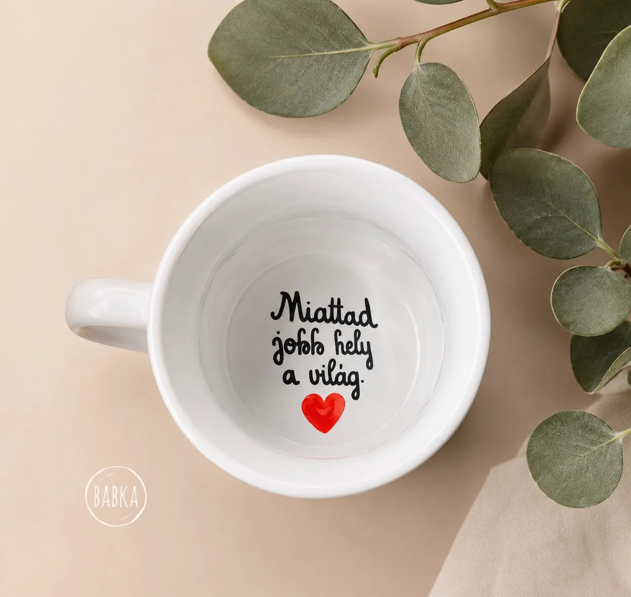 "Miattad jobb hely a világ" (bögre)