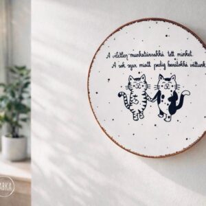 Munkahelyi barátság  (cicák) A véletlen munkatársakká tett minket. A sok szar miatt pedig barátokká váltunk.