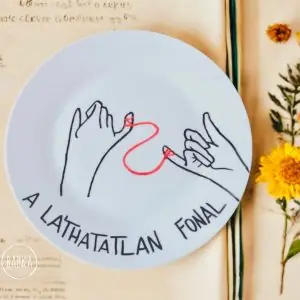 Láthatatlan fonal tányér