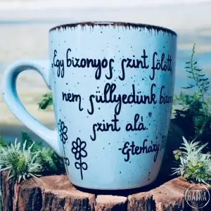 Esterházy (Egy bizonyos szint fölött, nem süllyedünk bizonyos szint alá.) (fehér)