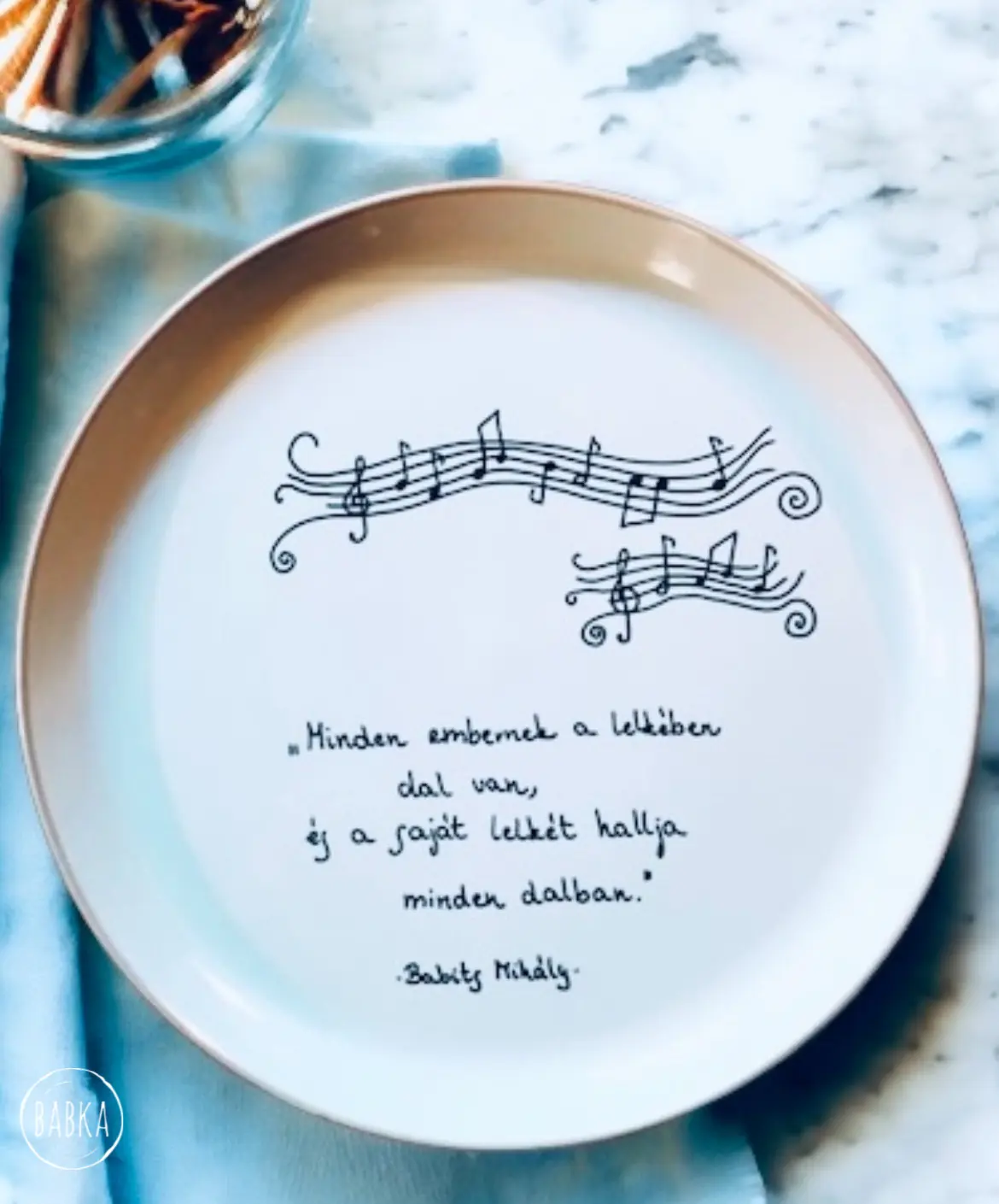 Babits tányér - költészet (Minden embernek a lelkében dal van, és a saját lelkét hallja minden dalban.)