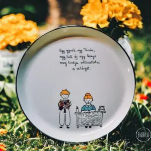 Tanár tányér (Egy gyerek, egy tanár, egy toll és egy könyv meg tudja változtatni a világot.) - Piros