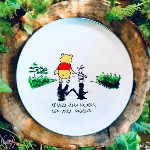 Micimackó tányér - Ne nézz hátra (SZÍN A TÁNYÉR PEREMÉRE VONATKOZIK)