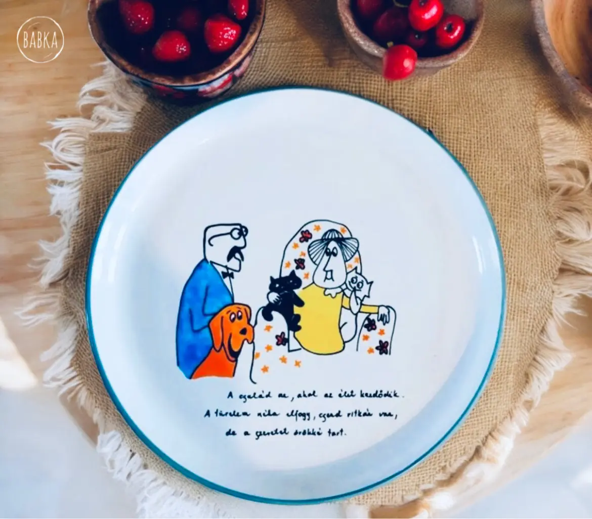 Frakk tányér  (A család az, ahol az élet kezdődik. A türelem néha elfogy, csend ritkán van, de a szeretet örökké tart.)(SZÍN A TÁNYÉR PEREMÉRE VONATKOZIK)