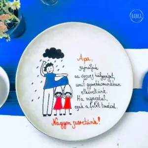 Apa tányér (21cm) (Sajnáljuk az összes hülyeséget, amit gyerekkorunkban elkövettünk, ha vigasztal, csak a felét tudod.)