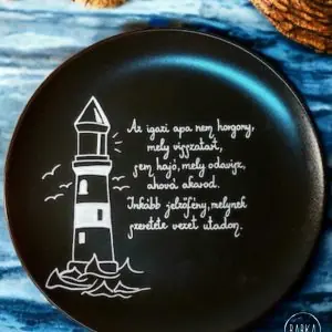 Apa- Torony (Az igazi apa nem horgony, mely visszatart, sem hajó mely odavisz ahová akarod. Inkább jelzőfény, melynek szeretete vezet utadon.)