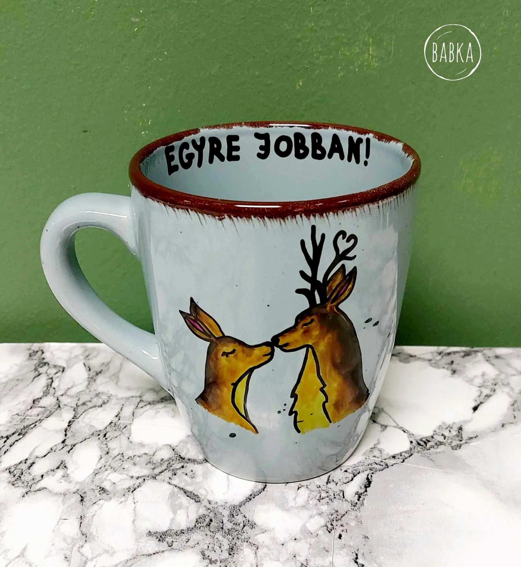 Egyre jobban bögre (szarvasok) (fehér)