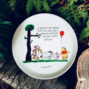 Micimackó (szeretet)  (A szeretet azt jelenti, hogy akát több lépést is hátrálsz azért, hogy a másiknak örömet szerezz.)