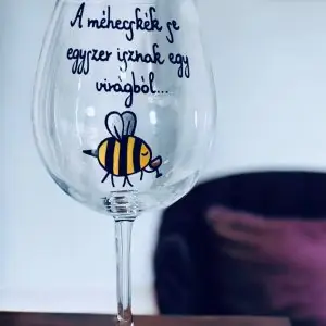 Boros (méhecske) (A méhecskék se egyszer isznak egy virágból.)