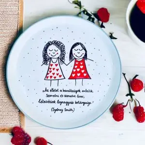 barátság tányér (Az életet a barátságok erősítik. Szeretni és szeretve lenni, létezésünk legnagyobb boldogsága.)