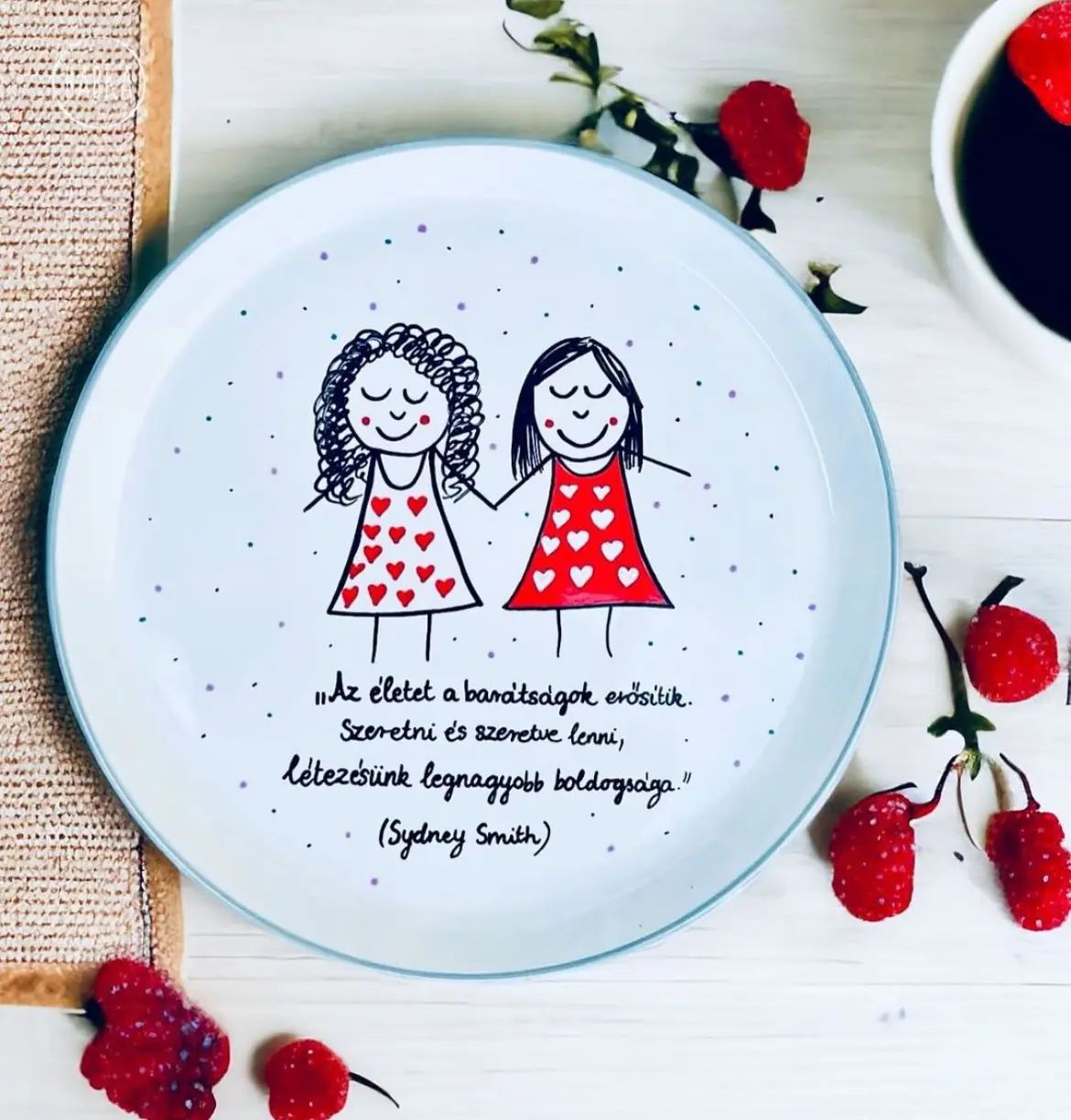 barátság tányér (Az életet a barátságok erősítik. Szeretni és szeretve lenni, létezésünk legnagyobb boldogsága.)