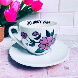 "Jó, hogy vagy." csésze