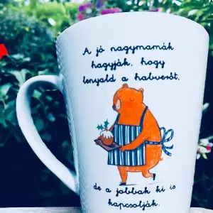 Nagyi bögre (tejeskávés) (A jó nagymamák hagyják, hogy lenyald a hebverőt, de a jobbak ki is kapcsolják.)