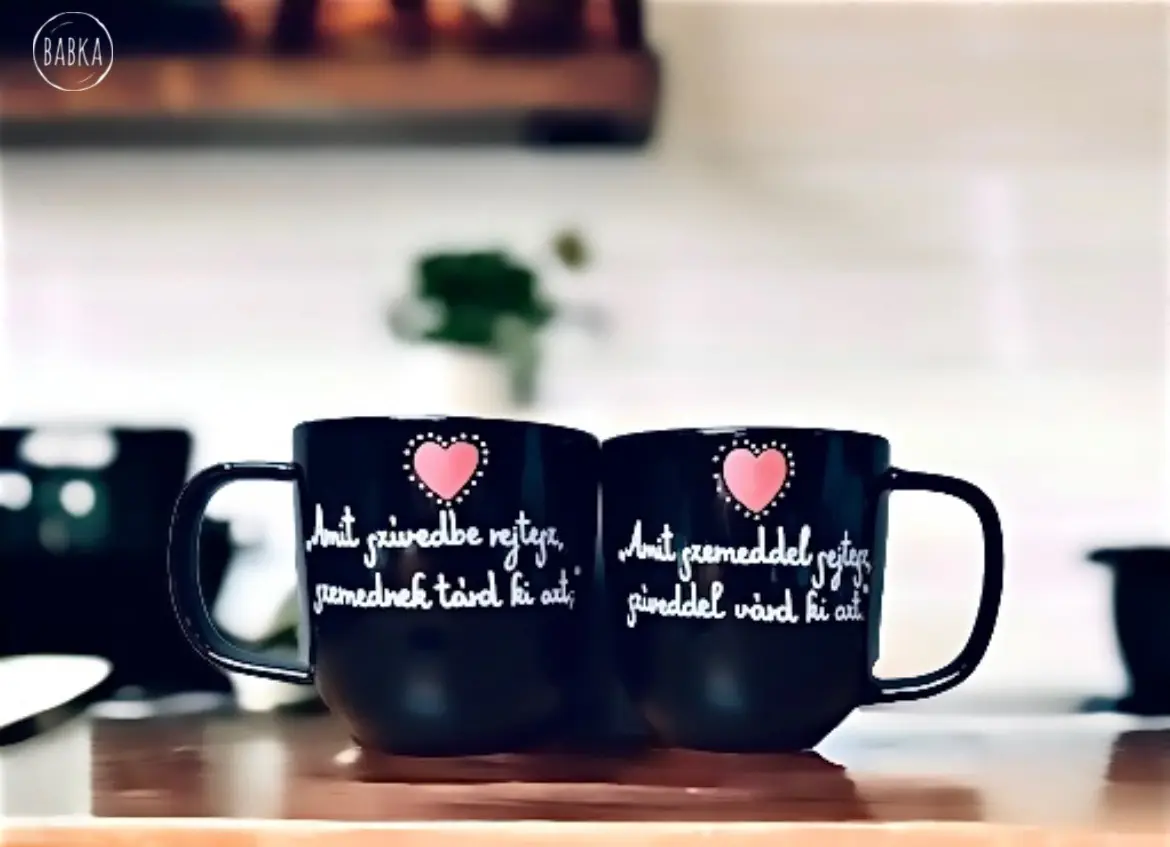 Páros bögre -(Amit szívedbe rejtesz, szemednek tárd ki azt. Amit szemeddel sejtesz, szíveddel várd ki azt.)