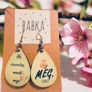 Ha szeretsz, mondd meg!- Meg. (fülbevaló)