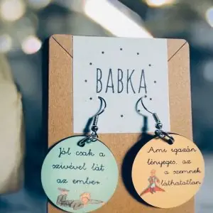 A kis herceg fülbevaló (Jól csak a szívével lát az ember. - Ami igazán lényeges az a szemnek láthatatlan.)