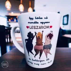 Egy bölcs nő bögre (tejeskávés)