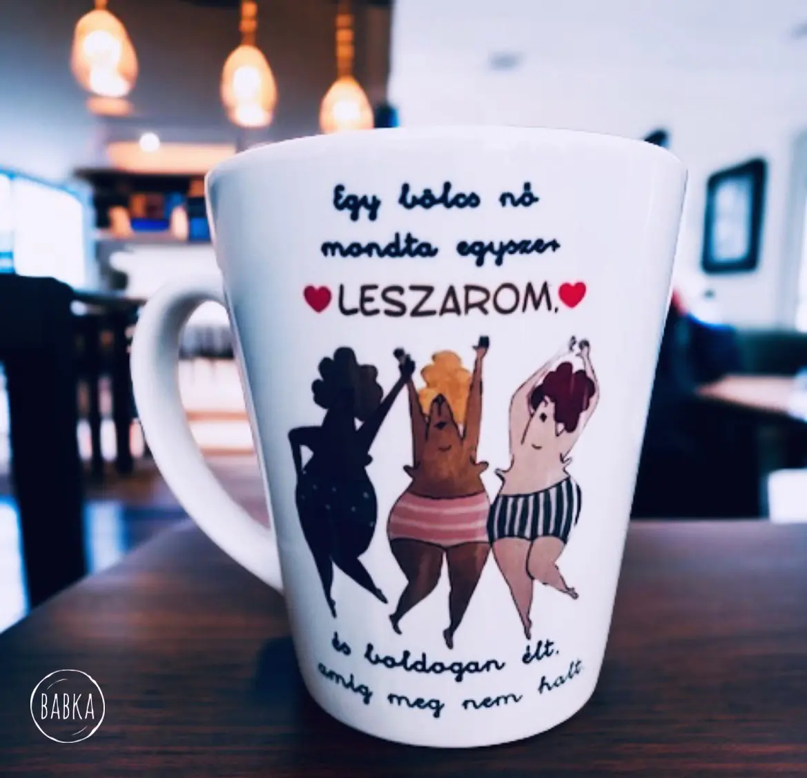 Egy bölcs nő bögre (tejeskávés)