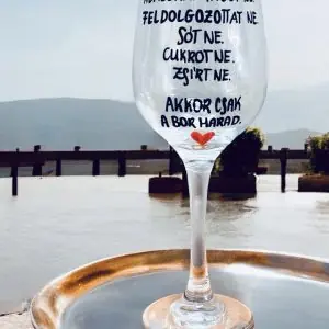 Akkor csak a bor marad. (boros)