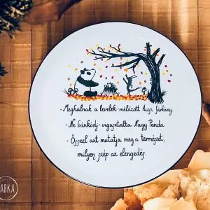 Nagy Panda és Kicsi Sárkány  (elengedés) "-Meghalnak a levelek - mélázott a Kicsi Sárkány. -Ne bánkódj - vigasztalta Nagy Panda. -Ősszel azt mutatja meg a természet, milyen szép az elengedés ."