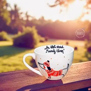 "Az élet rövid. Maradj ébren." csésze