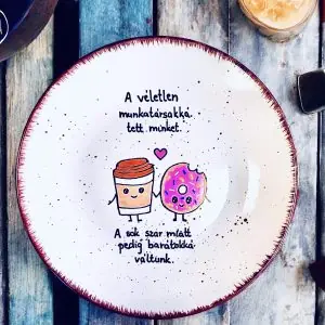 Kávé sütivel (barátság tányér)