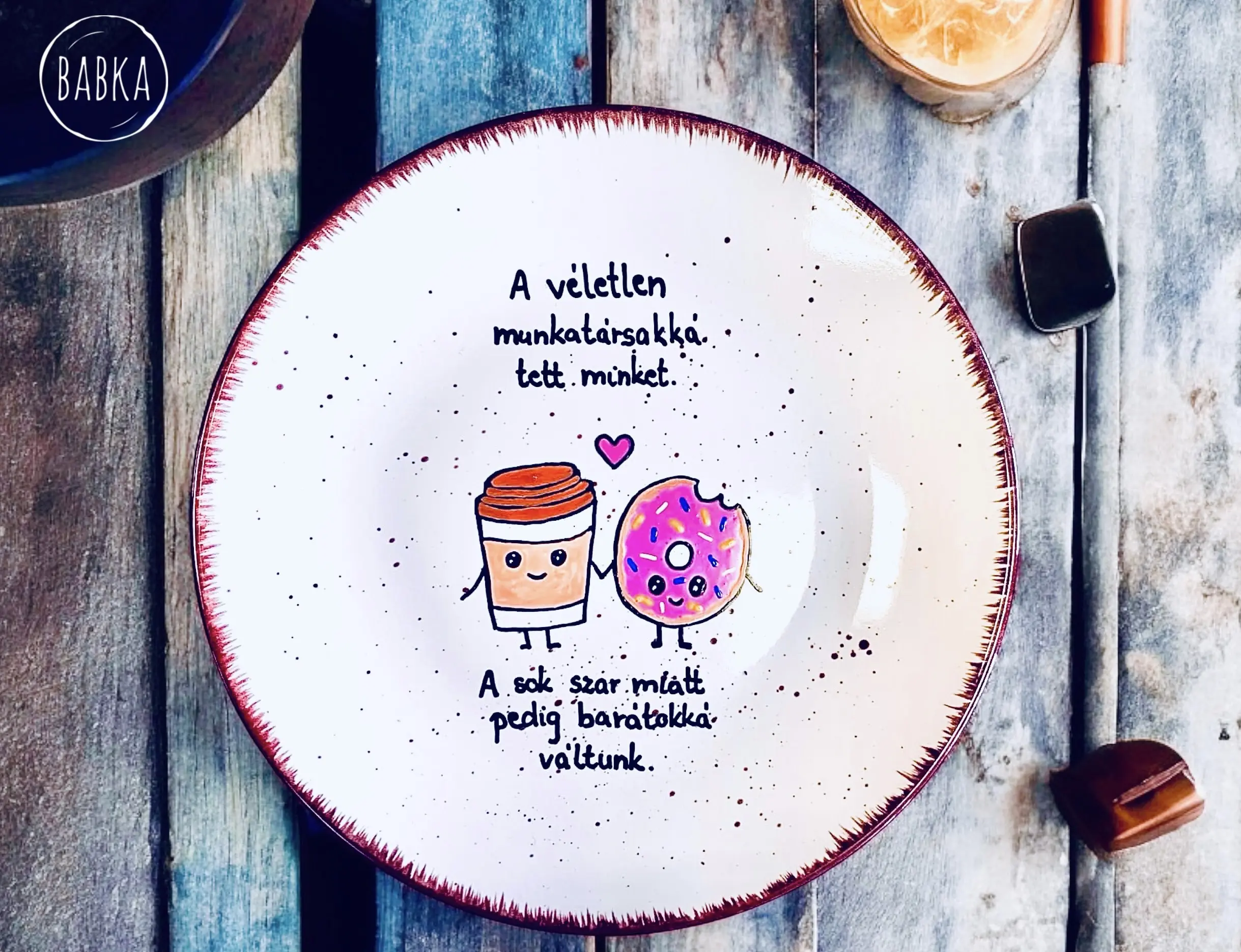 Kávé sütivel (barátság tányér)