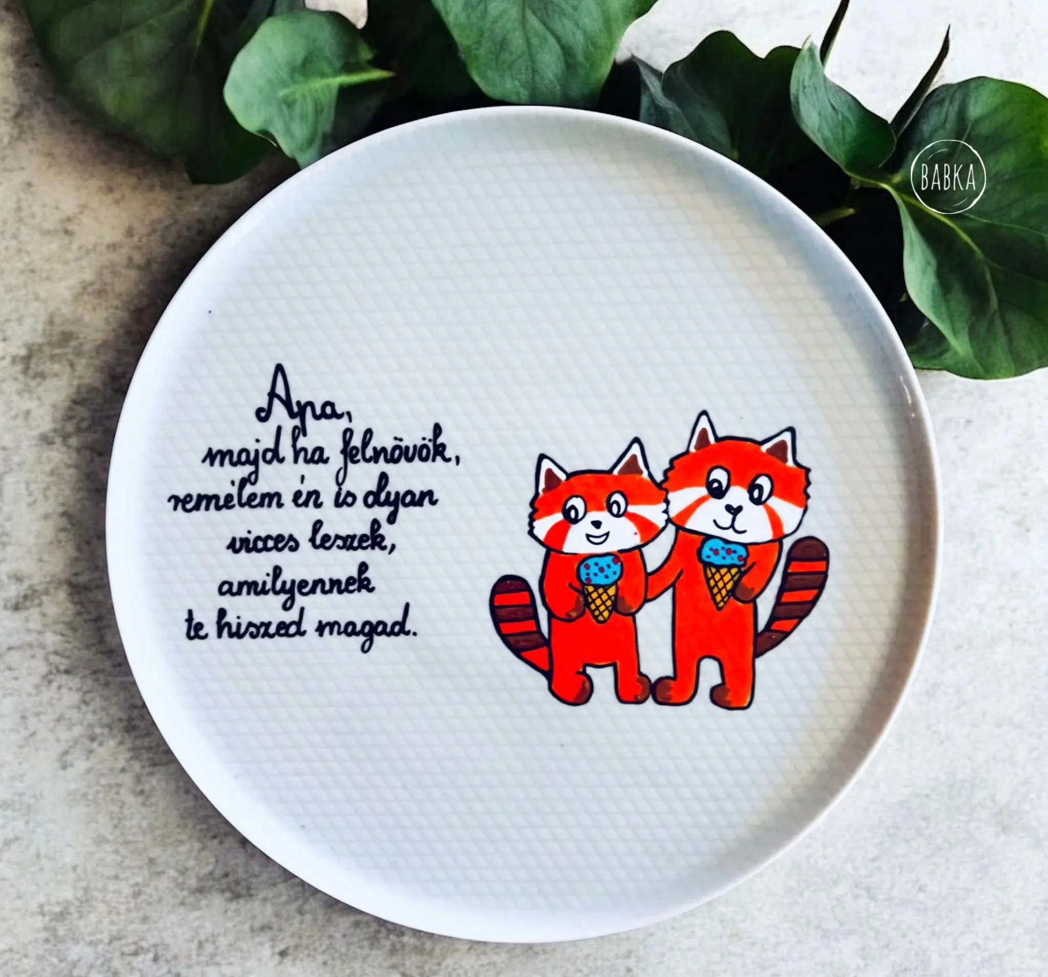 Apa (vöröspanda) - tányér (Apa, majd ha felnövök, remélem én is olyan vicces leszek, amilyennek te hiszed magad.)