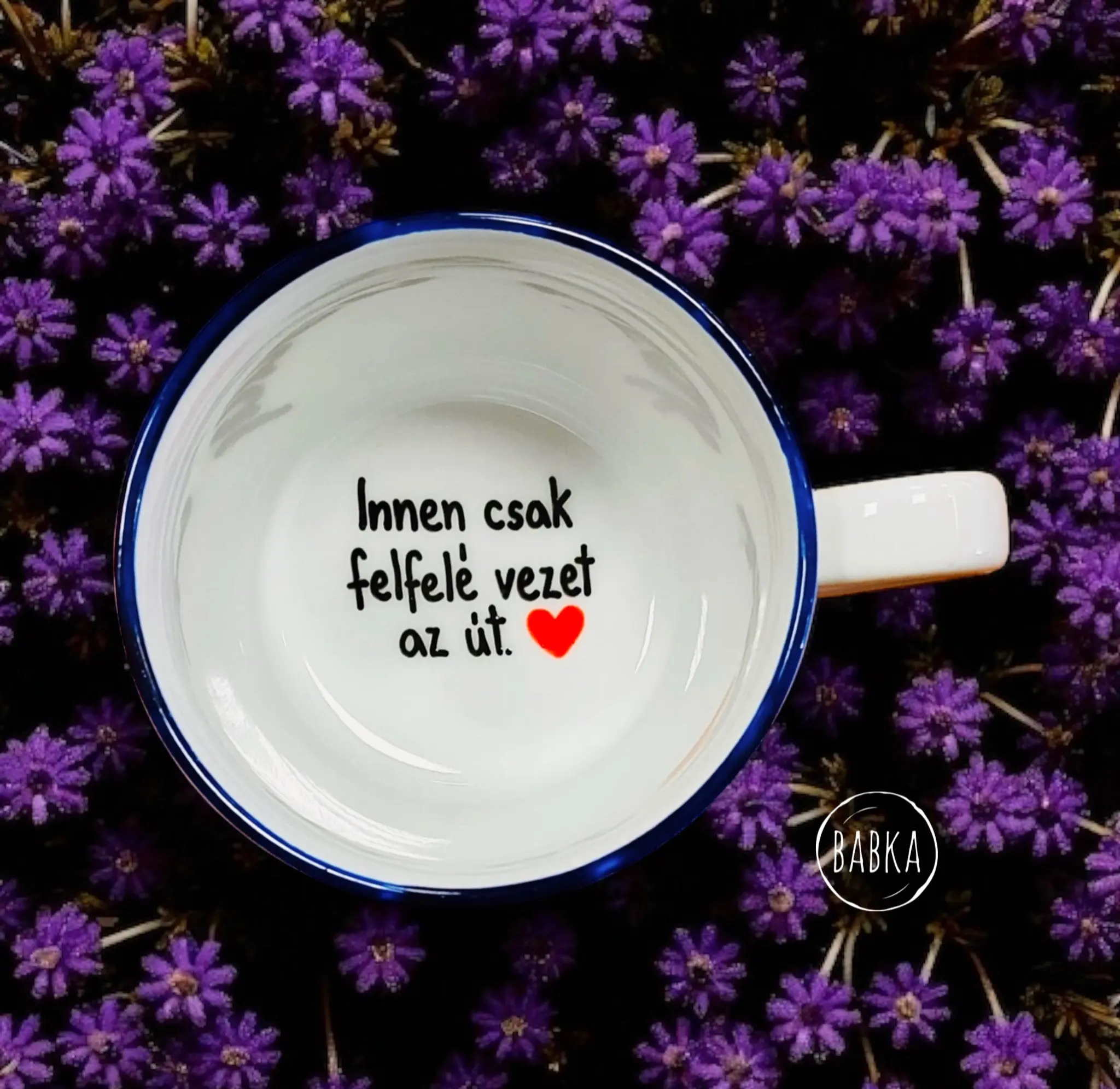 "Csak felfelé" (csésze) (tejeskávés)