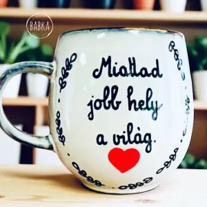 Miattad jobb hely a világ (bögre)