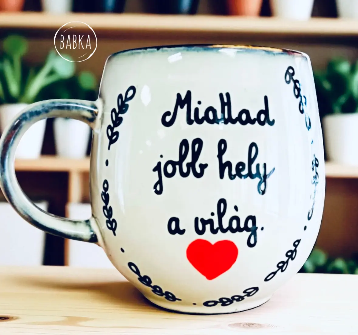 Miattad jobb hely a világ (bögre)