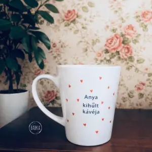Anya kihűlt kávéja (tejeskávés)