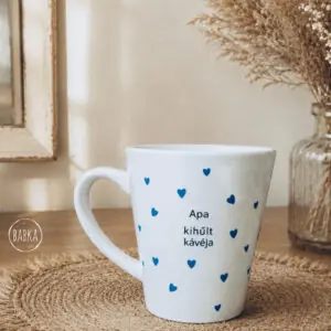 Apa kihűlt kávéja